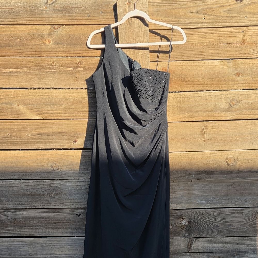 Elegant Black One-Shoulder Dress
